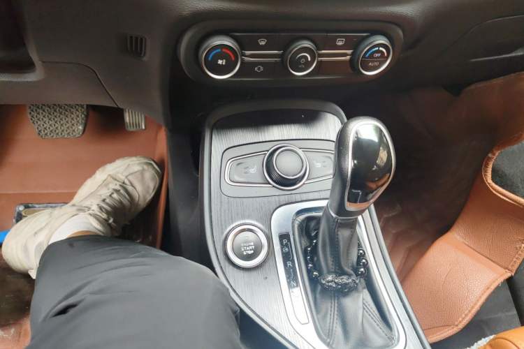 Used Chery Tiggo 7 2016 2.0L CVT YAOZHEN Edition Gear Lever
