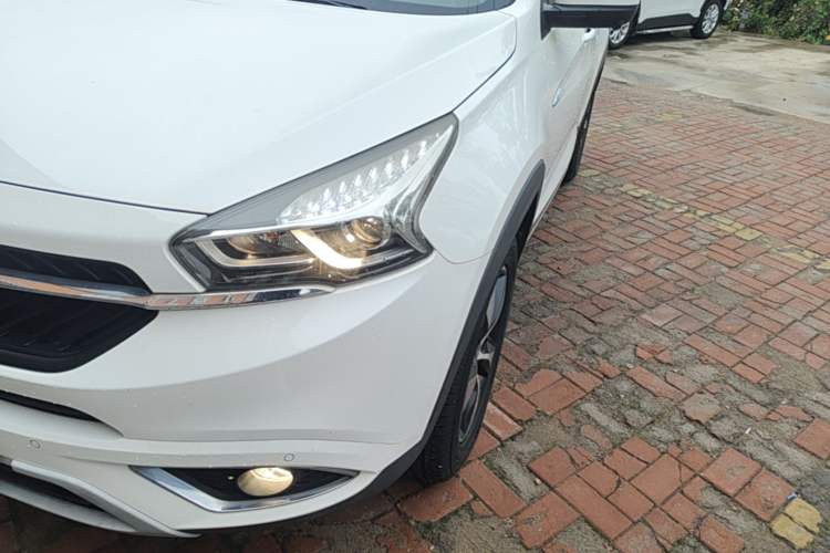 Used Chery Tiggo 7 2016 2.0L CVT YAOZHEN Edition Left Front Headlight