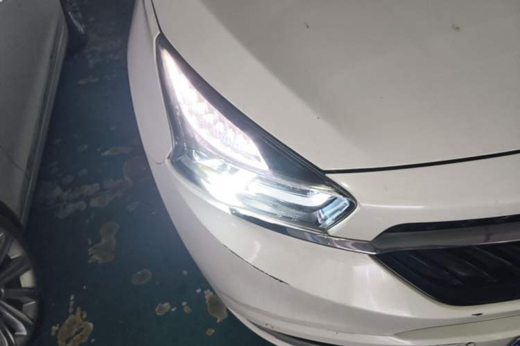 Used Chery Tiggo 7 2016 2.0L CVT Shining Edition Right Front Headlight