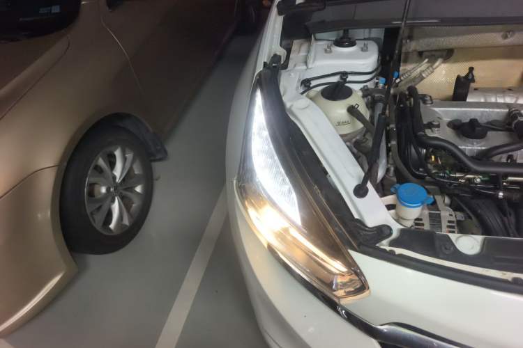 Used Chery Tiggo 7 2016 2.0L CVT Shining Edition Right Front Headlight