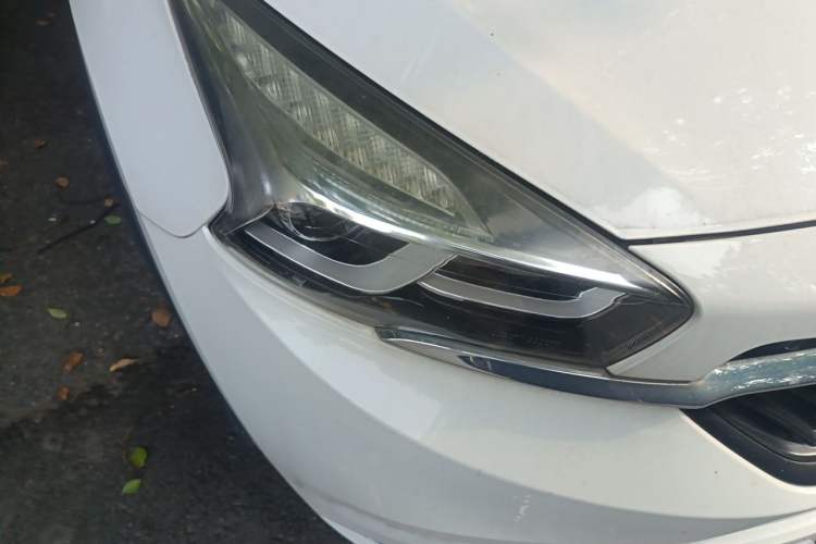 Used Chery Tiggo 7 2016 2.0L CVT YAOZHEN Edition Right Front Headlight
