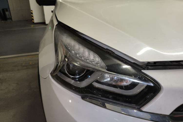 Used Chery Tiggo 7 2016 2.0L CVT YAOZHEN Edition Right Front Headlight
