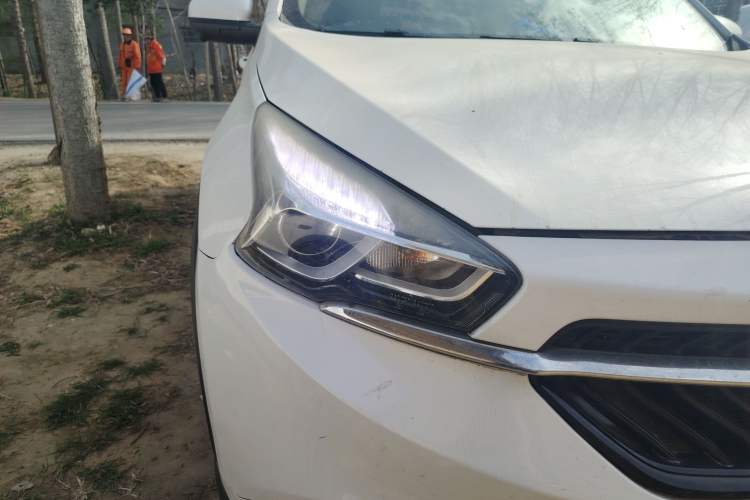 Used Chery Tiggo 7 2016 2.0L CVT YAOZHEN Edition Right Front Headlight