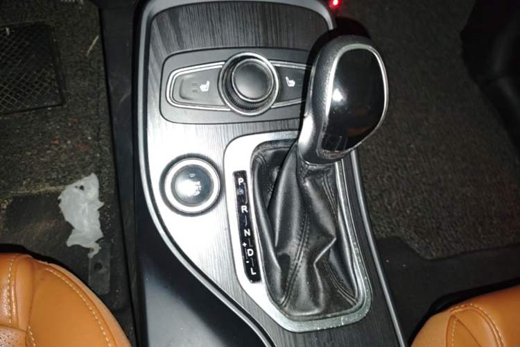 Used Chery Tiggo 7 2016 2.0L CVT YAOZHEN Edition Gear Lever