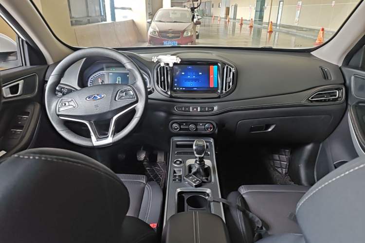 Used Chery Tiggo 7 2018 FLY Model 1.5T Manual Enjoyment Version China VI Standard Center Console