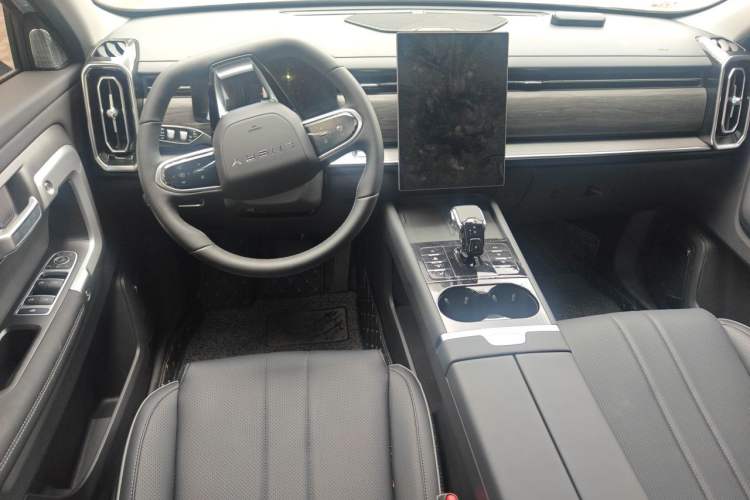 Used Chery Tiggo 7 2025 Model High-Energy Edition 1.5T Jing Two-Wheel Drive Version Center Console