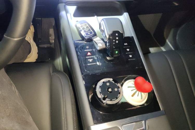 Used Chery Tiggo 7 2025 High-Performance Version 1.6T Two-Wheel Drive Edition Gear Lever