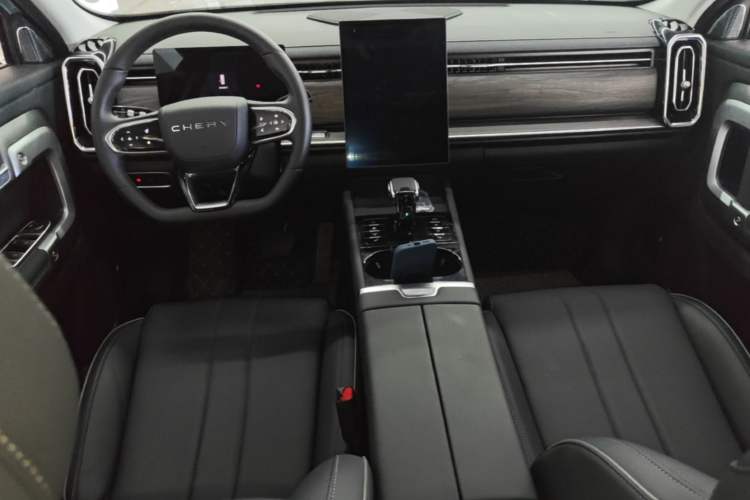 Used Chery Tiggo 7 2025 Model High-Energy Edition 1.5T Jing Two-Wheel Drive Version Center Console