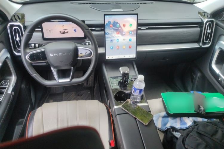 Used Chery Tiggo 7 2025 High-Performance Version 1.6T Front-Wheel-Drive Edition Center Console