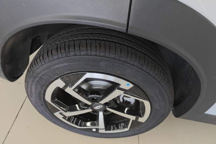 Used Chery Tiggo 7 2025 Model High-Energy Edition 1.5T Jing Two-Wheel Drive Version Right Rear Wheel Hub