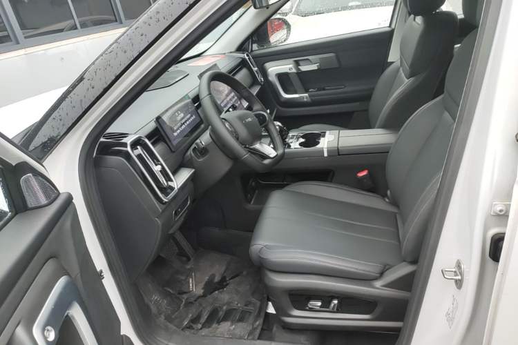 Used Chery Tiggo 7 2025 High-Performance Version 1.6T Front-Wheel-Drive Edition Left Front Seat