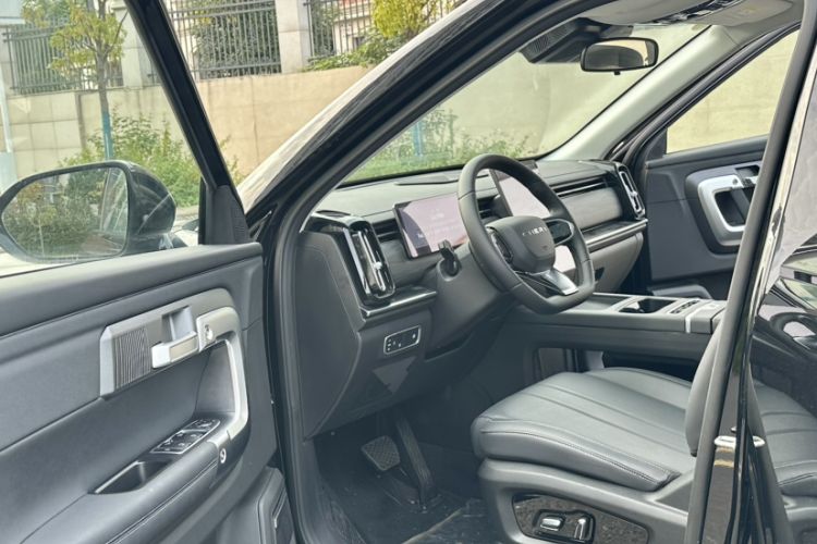 Used Chery Tiggo 7 C-DM 2025 1.5T 120KM Edition Interior 4