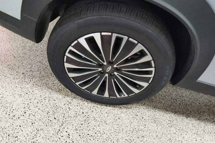 Used Chery Tiggo 7 C-DM 2025 1.5T 120KM Edition Right Rear Wheel Hub