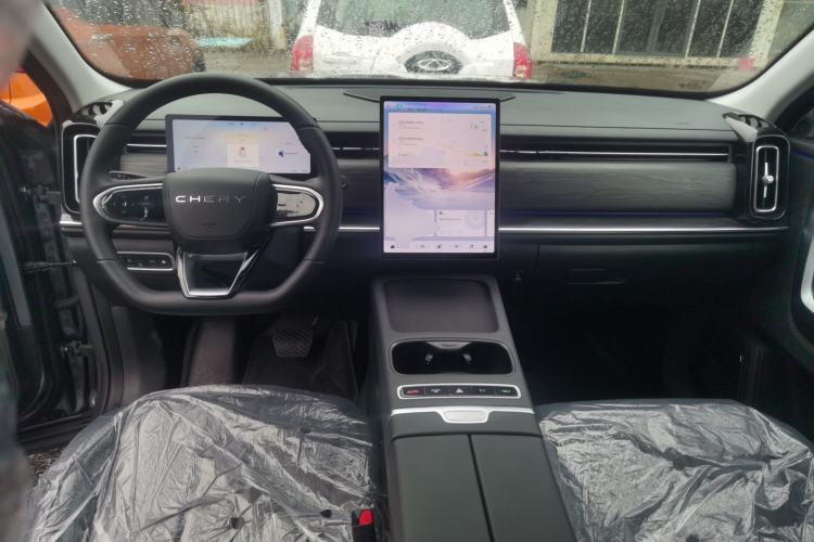 Used Chery Tiggo 7 C-DM 2025 1.5T 120KM Luxury Trim Center Console