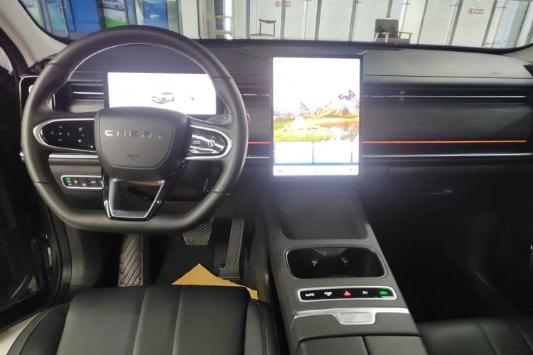 Used Chery Tiggo 7 C-DM 2025 1.5T 120KM Luxury Trim Center Console