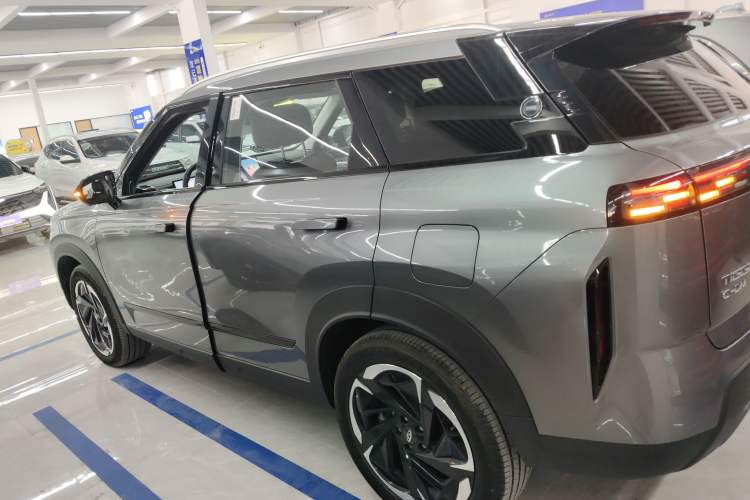Used Chery Tiggo 7 C-DM 2025 1.5T 120KM Luxury Trim Exterior 3