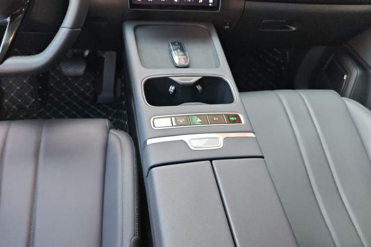 Used Chery Tiggo 7 C-DM 2025 1.5T 120KM Luxury Trim Gear Lever