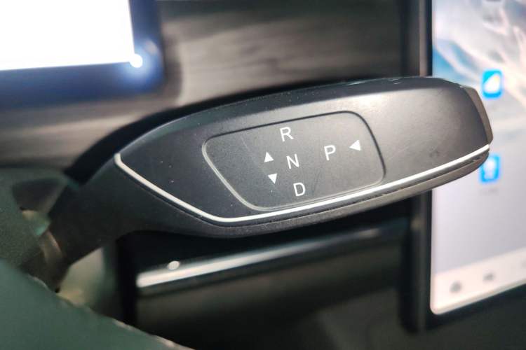 Used Chery Tiggo 7 C-DM 2025 1.5T 120KM Luxury Trim Gear Lever