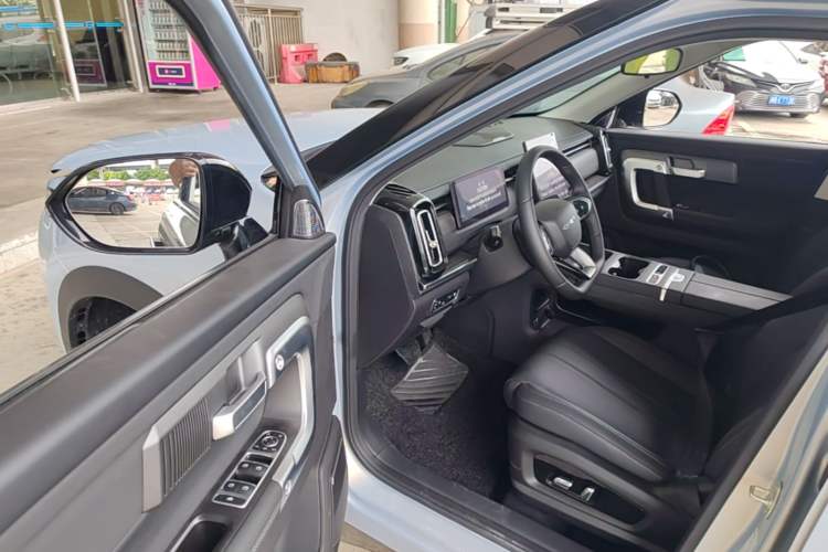 Used Chery Tiggo 7 C-DM 2025 1.5T 120KM Luxury Trim Driver Seat