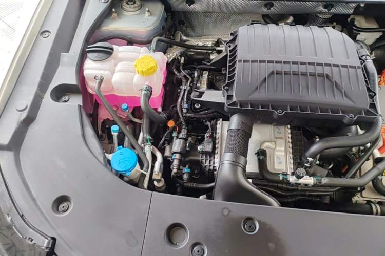 Used Chery Tiggo 7 C-DM 2025 1.5T 120KM Luxury Trim Engine Bay Right