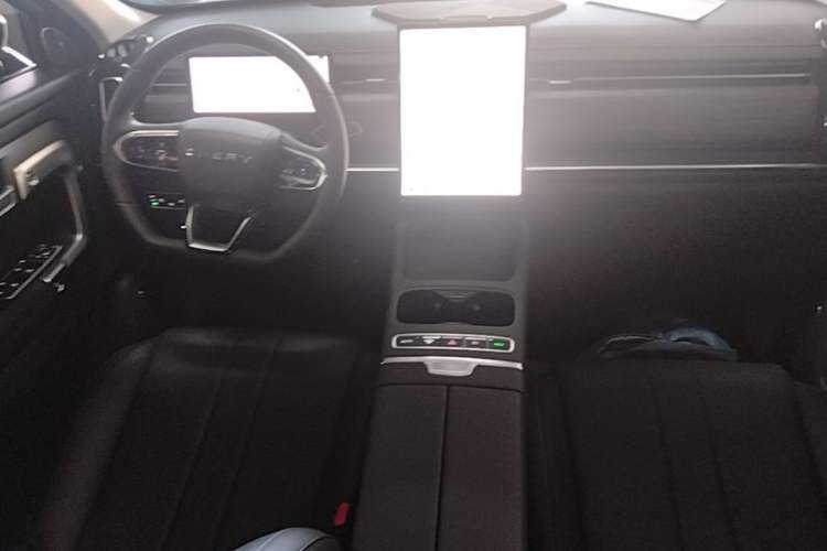 Used Chery Tiggo 7 C-DM 2025 1.5T 120KM Luxury Trim Center Console