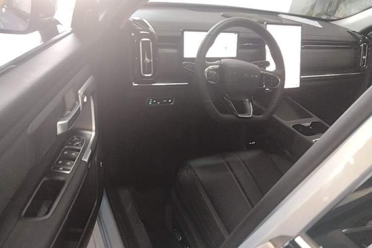 Used Chery Tiggo 7 C-DM 2025 1.5T 120KM Luxury Trim Driver Seat