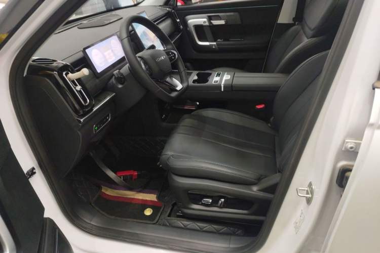 Used Chery Tiggo 7 C-DM 2025 1.5T 120KM Luxury Trim Interior 3