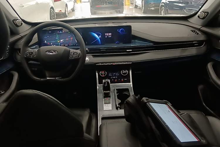 Used Chery Tiggo 7 PLUS 2021 Kunpeng Edition 1.6TGDI DCT Prestige Model+ Center Console