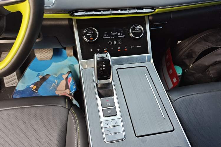 Used Chery Tiggo 7 PLUS 2022 Kunpeng Edition 1.6TGDI DCT Noble Yellow Limited Edition Premium Model Gear Lever