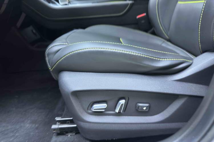 Used Chery Tiggo 7 PLUS 2022 1.5T CVT Noble Lady Yellow Limited Edition Premium Version Interior 1