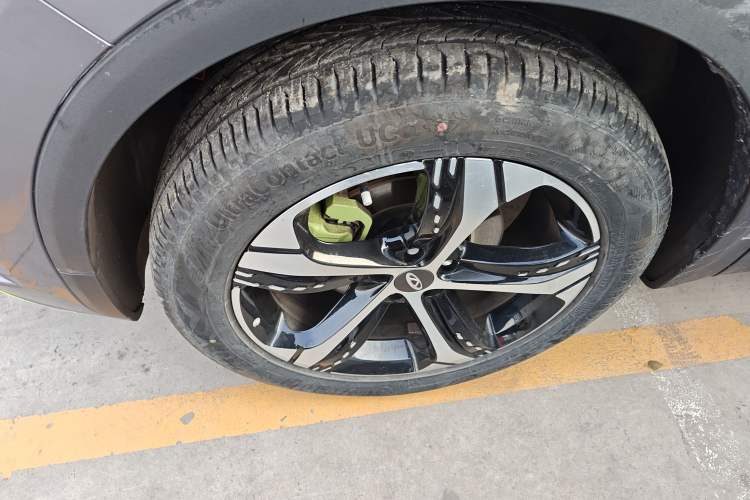 Used Chery Tiggo 7 PLUS 2022 Kunpeng Edition 1.6TGDI DCT Noble Yellow Limited Edition Premium Model Left Front Wheel Hub