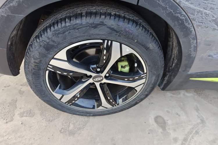 Used Chery Tiggo 7 PLUS 2022 Kunpeng Edition 1.6TGDI DCT Noble Yellow Limited Edition Premium Model Right Rear Wheel Hub