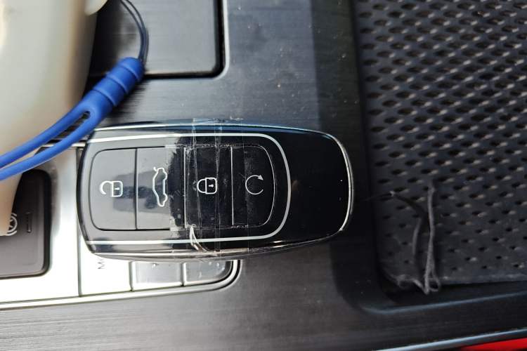 Used Chery Tiggo 7 PLUS 2022 Kunpeng Edition 1.6TGDI DCT Noble Yellow Limited Edition Premium Model Vehicle Key