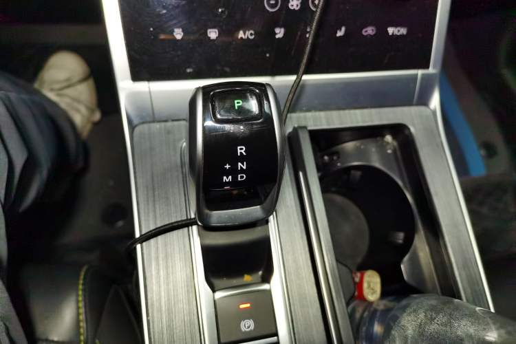 Used Chery Tiggo 7 PLUS 2022 Kunpeng Edition 1.6TGDI DCT Noble Yellow Limited Edition Premium Model Gear Lever