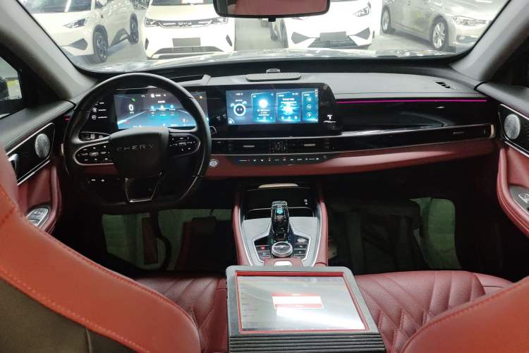 Used Chery Tiggo 7 PLUS 2023 Revised 1.6 TGDI DCT Flagship Edition Center Console