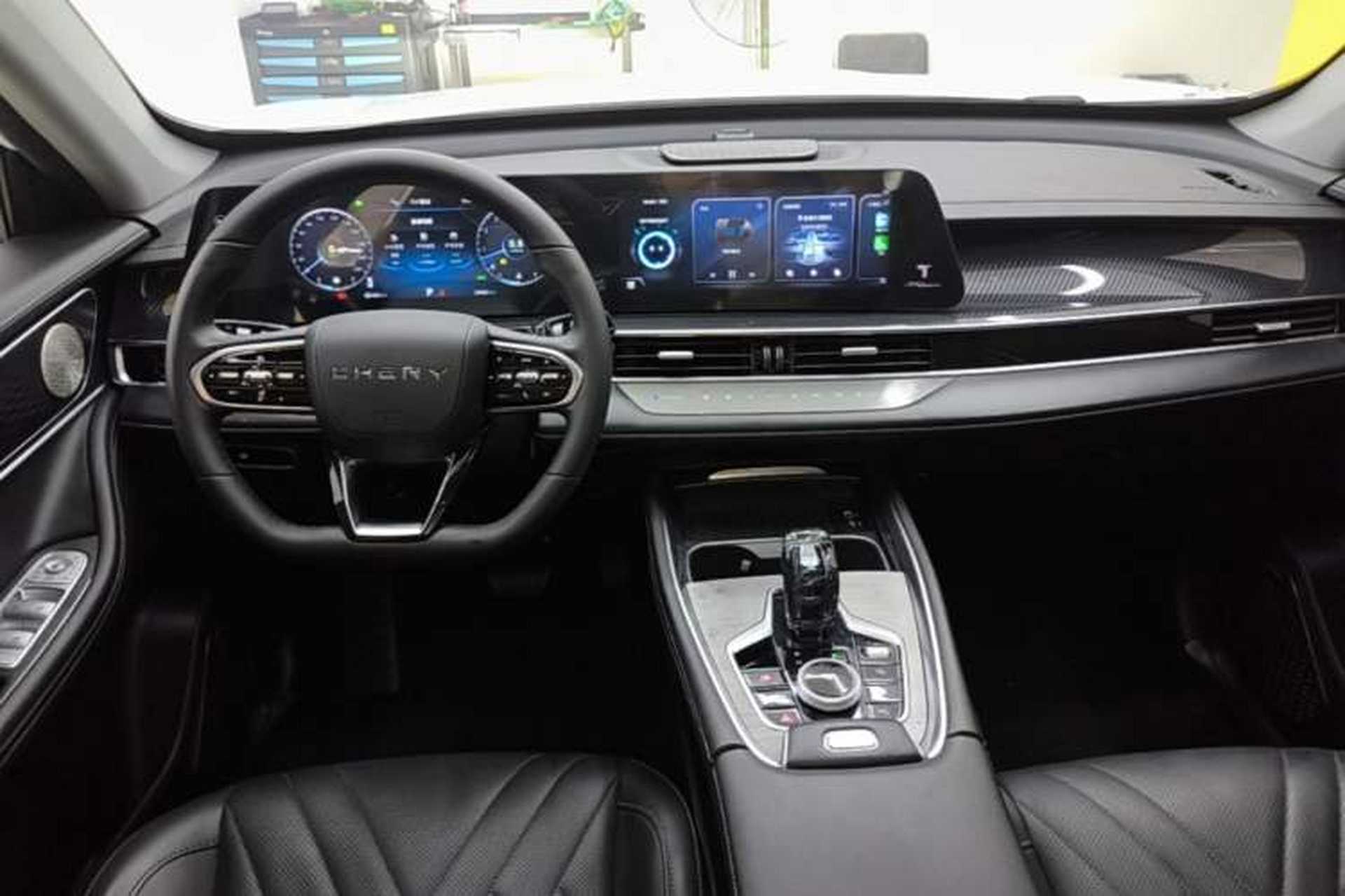 Used Chery Tiggo 7 PLUS 2023 Champion Edition 1.5TGDI DCT Prestige Model Center Console