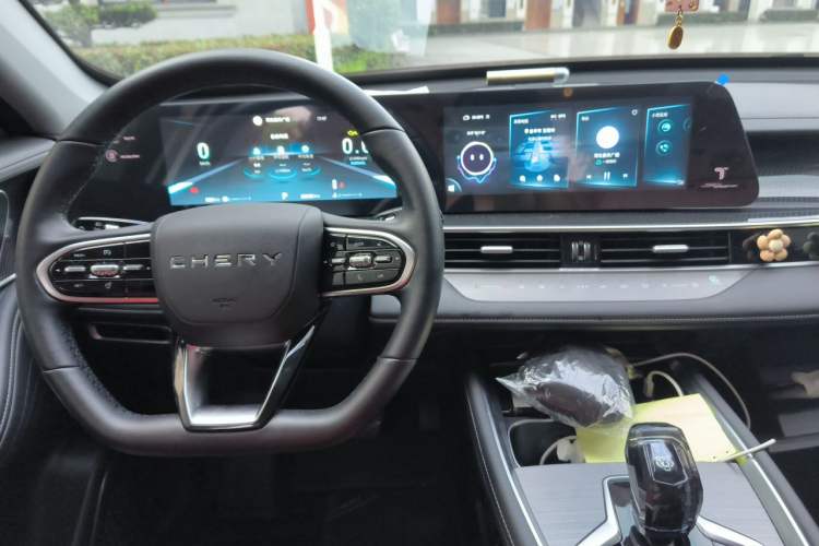 Used Chery Tiggo 7 PLUS 2023 Revised Version 1.6 TGDI DCT Prestige Edition Center Console