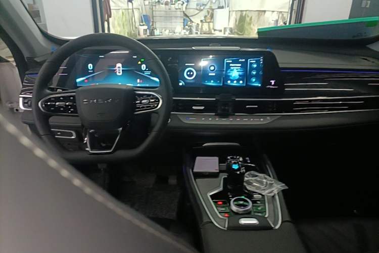 Used Chery Tiggo 7 PLUS 2023 Revised Version 1.6 TGDI DCT Prestige Edition Center Console