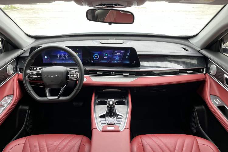 Used Chery Tiggo 7 PLUS 2023 1.6 TGDI DCT Luxury Model Interior 4