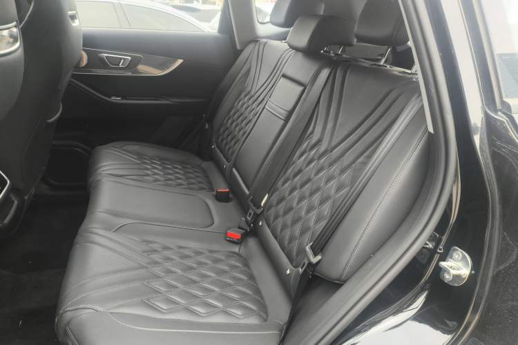 Used Chery Tiggo 7 PLUS 2025 1.6 TGDI DCT Prestige Version Interior 4