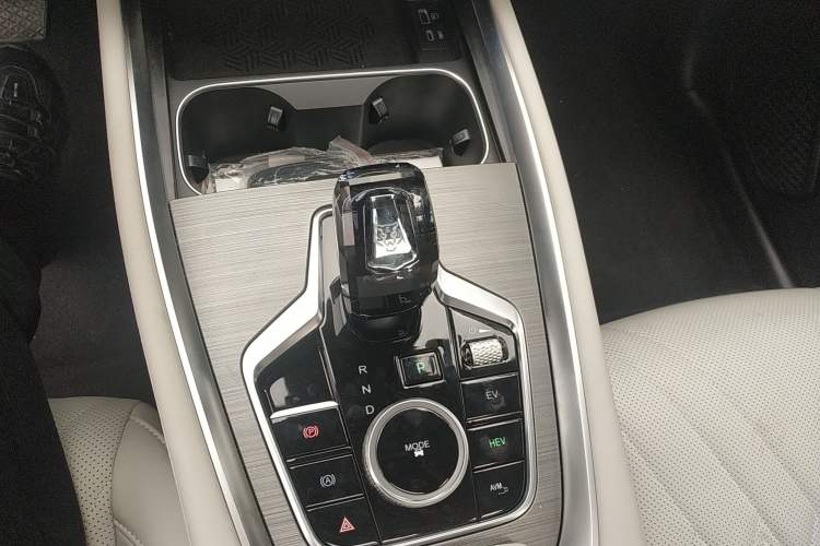 Used Chery Tiggo 7 PLUS New Energy 2023 1.5T ZhiZun Trim Gear Lever