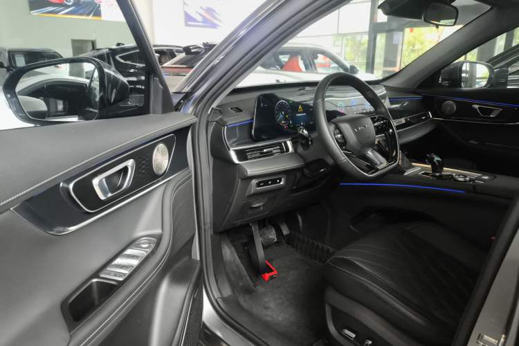 Used Chery Tiggo 7 PLUS New Energy 2023 Champion Edition 1.5T 100KM Speedy Version Driver Seat