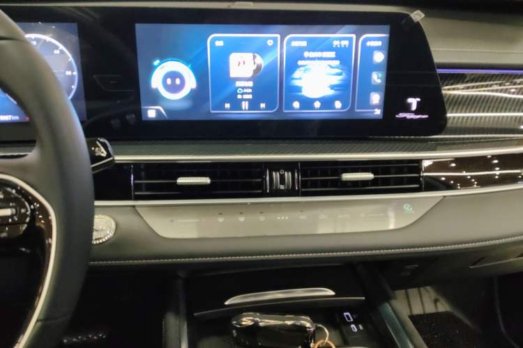 Used Chery Tiggo 7 PLUS New Energy 2023 Champion Edition 1.5T 100KM Speedy Version Audio And AC Panel