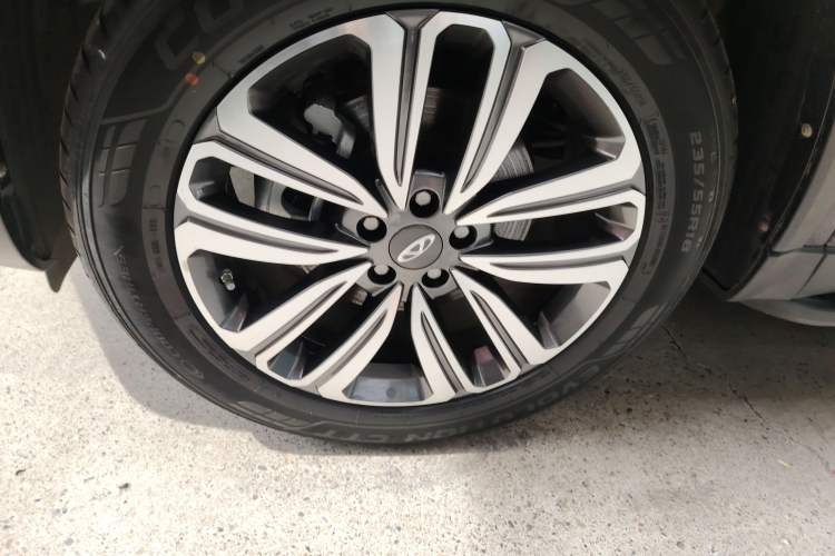Used Chery Tiggo 8 2019 1.6 TGDI Automatic Elite Model Left Front Wheel Hub