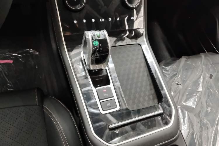Used Chery Tiggo 8 2024 1.5 TCI Automatic New Dynamic 7-Seater Gear Lever