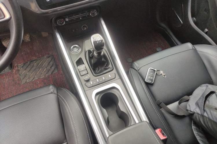 Used Chery Tiggo 8 2018 1.5 TCI Manual Luxury 5-Seater Gear Lever