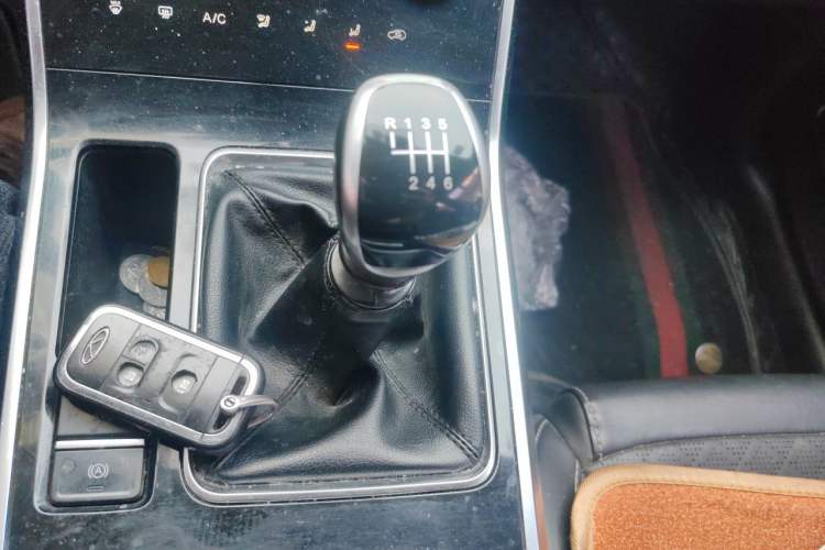 Used Chery Tiggo 8 2018 1.5 TCI Manual Luxury 7-Seater Gear Lever