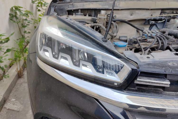 Used Chery Tiggo 8 2018 1.5 TCI Manual Luxury 7-Seater Right Front Headlight