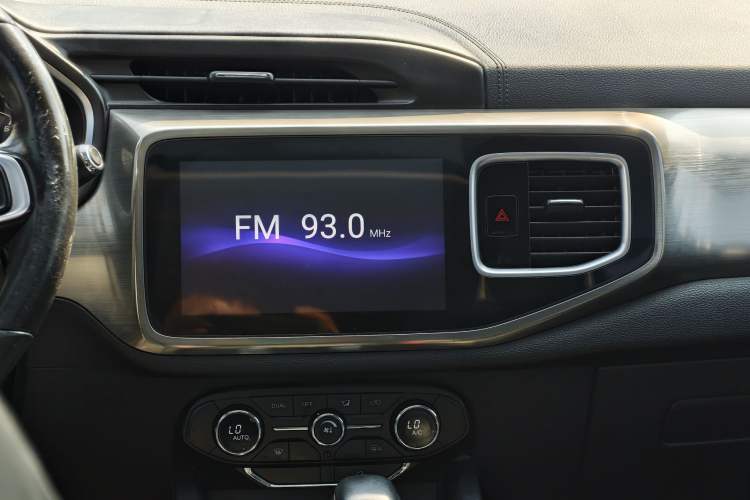 Used Chery Tiggo 8 2018 1.5 TCI Automatic Exclusive Edition 7-Seater Audio And AC Panel