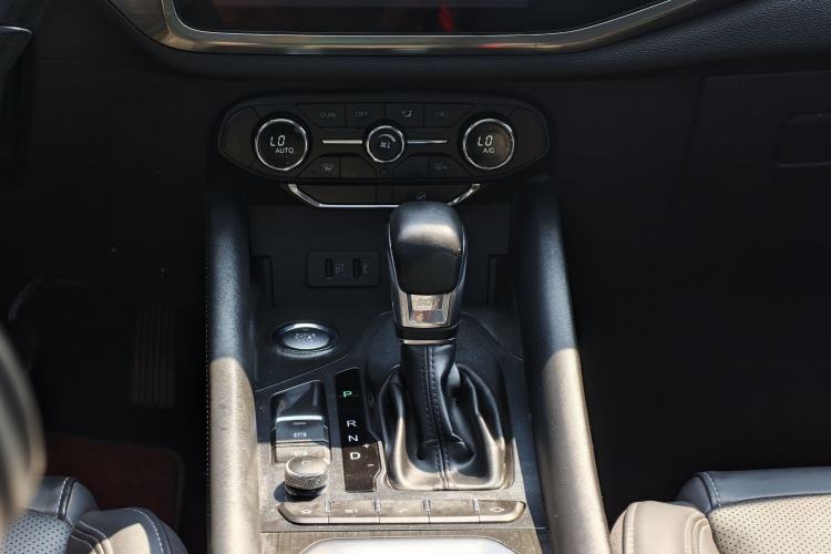 Used Chery Tiggo 8 2018 1.5 TCI Automatic Exclusive Edition 7-Seater Gear Lever